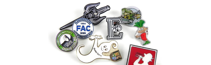 Pins e distintivi in metallo