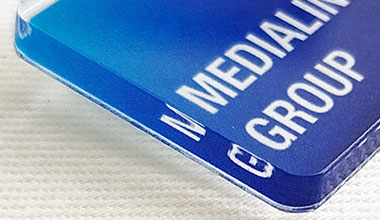 Dettaglio pin in acrilico